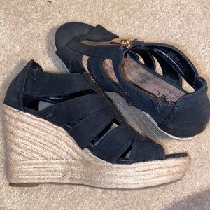 I’m selling these because I don’t wear them.